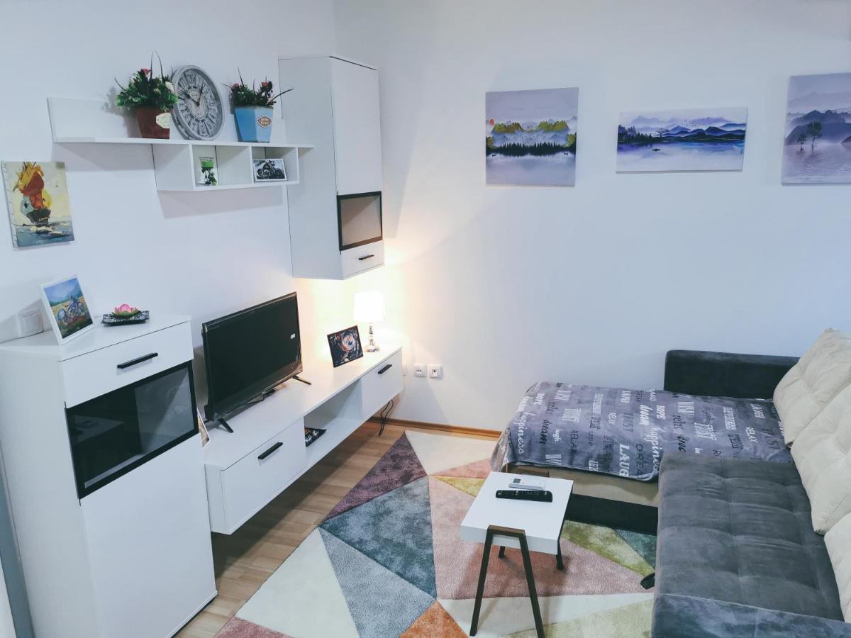 Cozy Corner Apartments - Free Parking & Wi-Fi Чуприя Екстер'єр фото