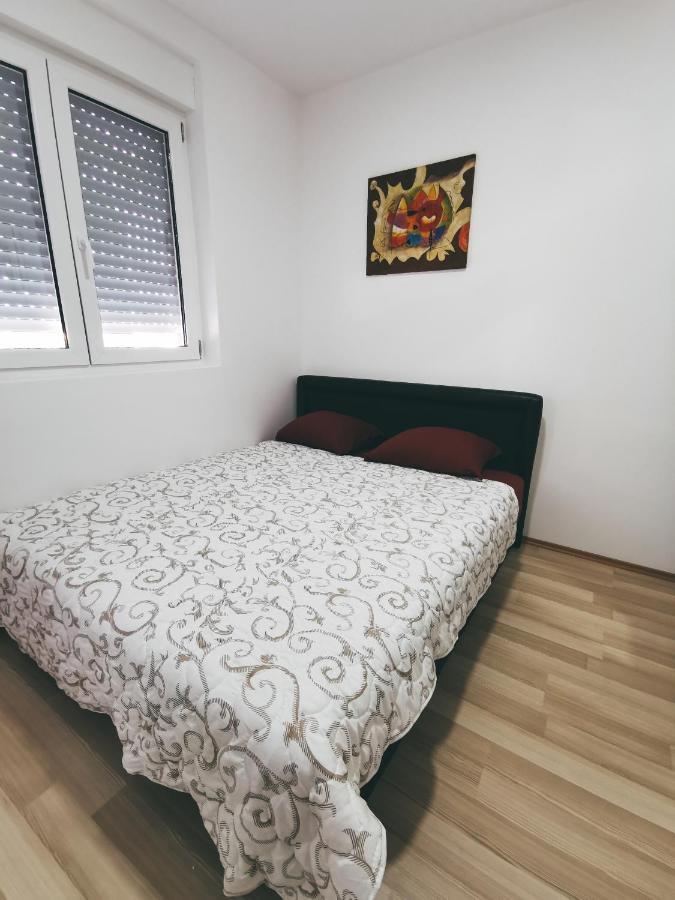 Cozy Corner Apartments - Free Parking & Wi-Fi Чуприя Екстер'єр фото