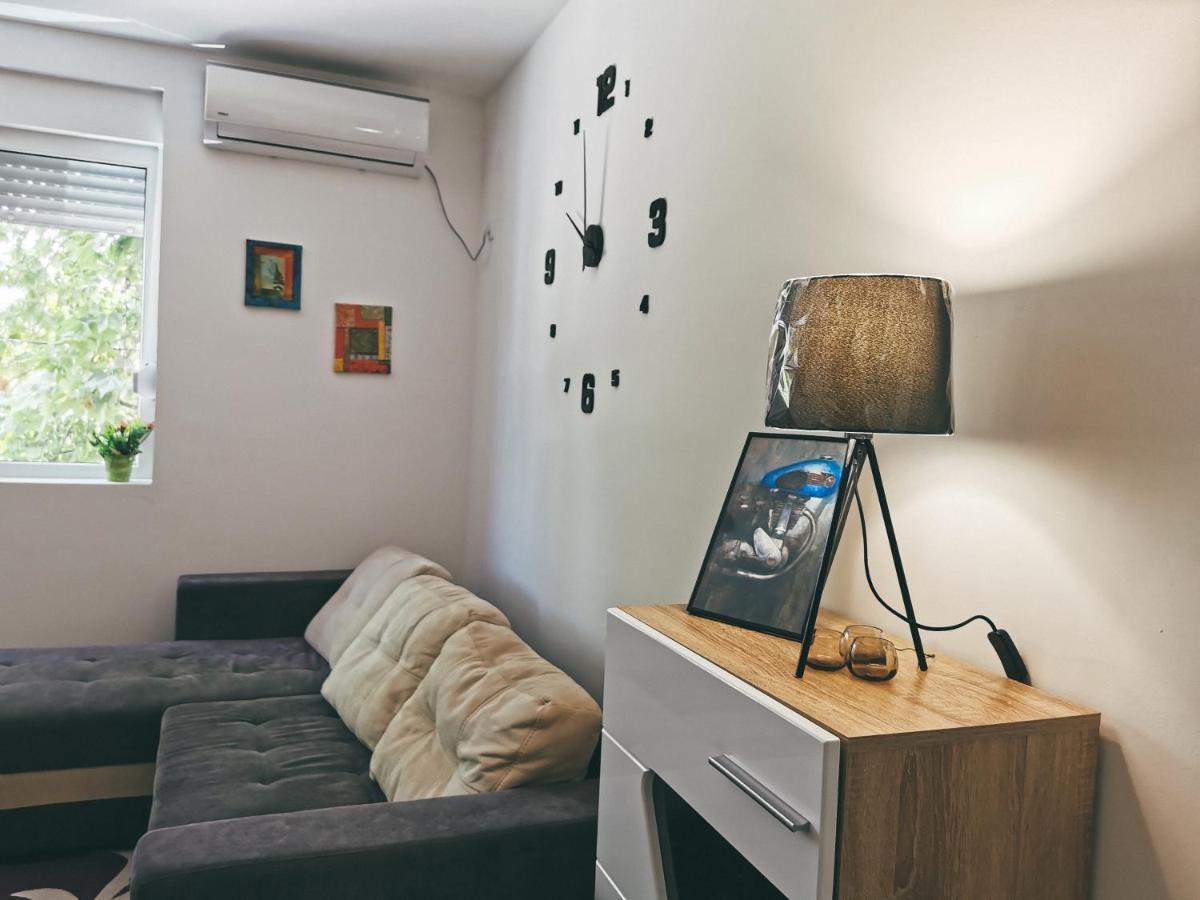 Cozy Corner Apartments - Free Parking & Wi-Fi Чуприя Екстер'єр фото